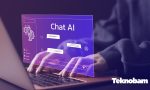 Yapay zeka aracına etkili prompt yazan kullanıcı